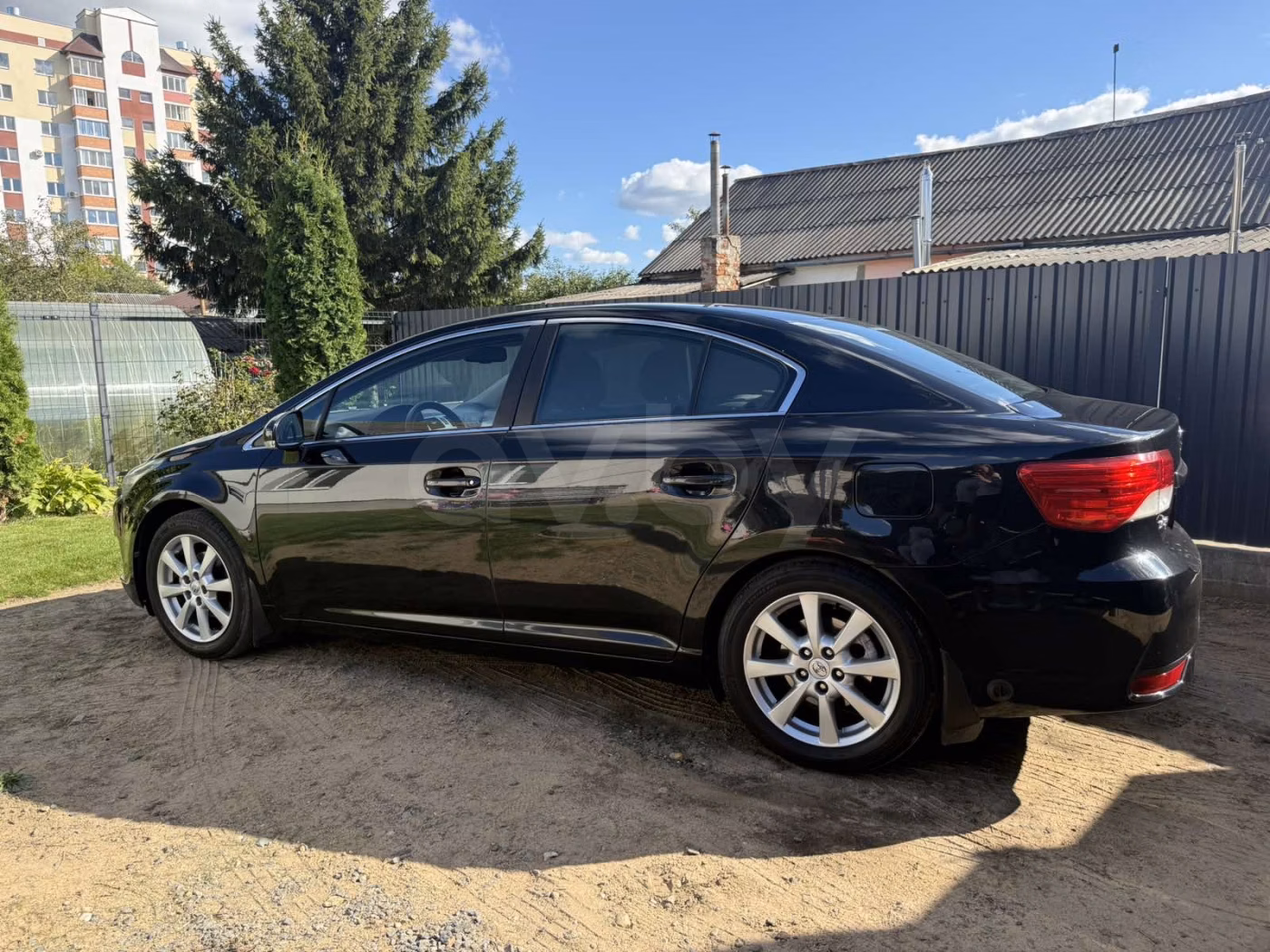 Toyota Avensis фото 10