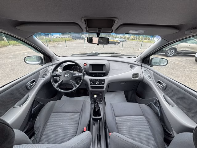 Nissan Almera Tino фото 9