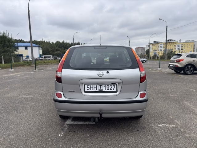 Nissan Almera Tino фото 8