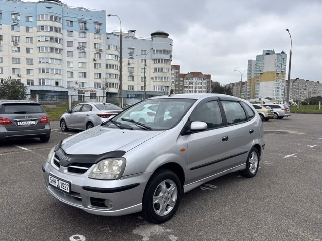 Nissan Almera Tino фото 2