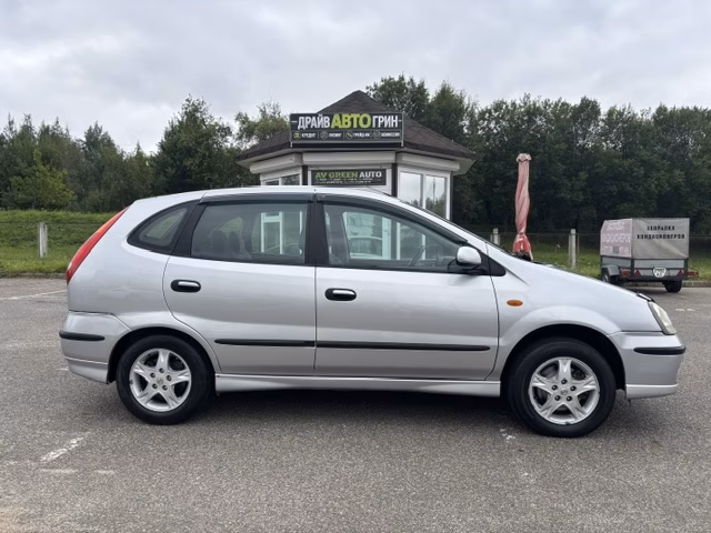 Nissan Almera Tino фото 3