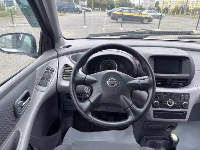 Nissan Almera Tino фото 10