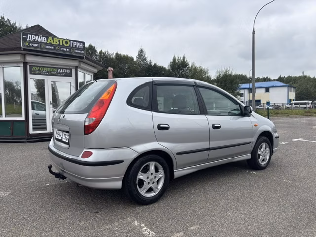 Nissan Almera Tino фото 5