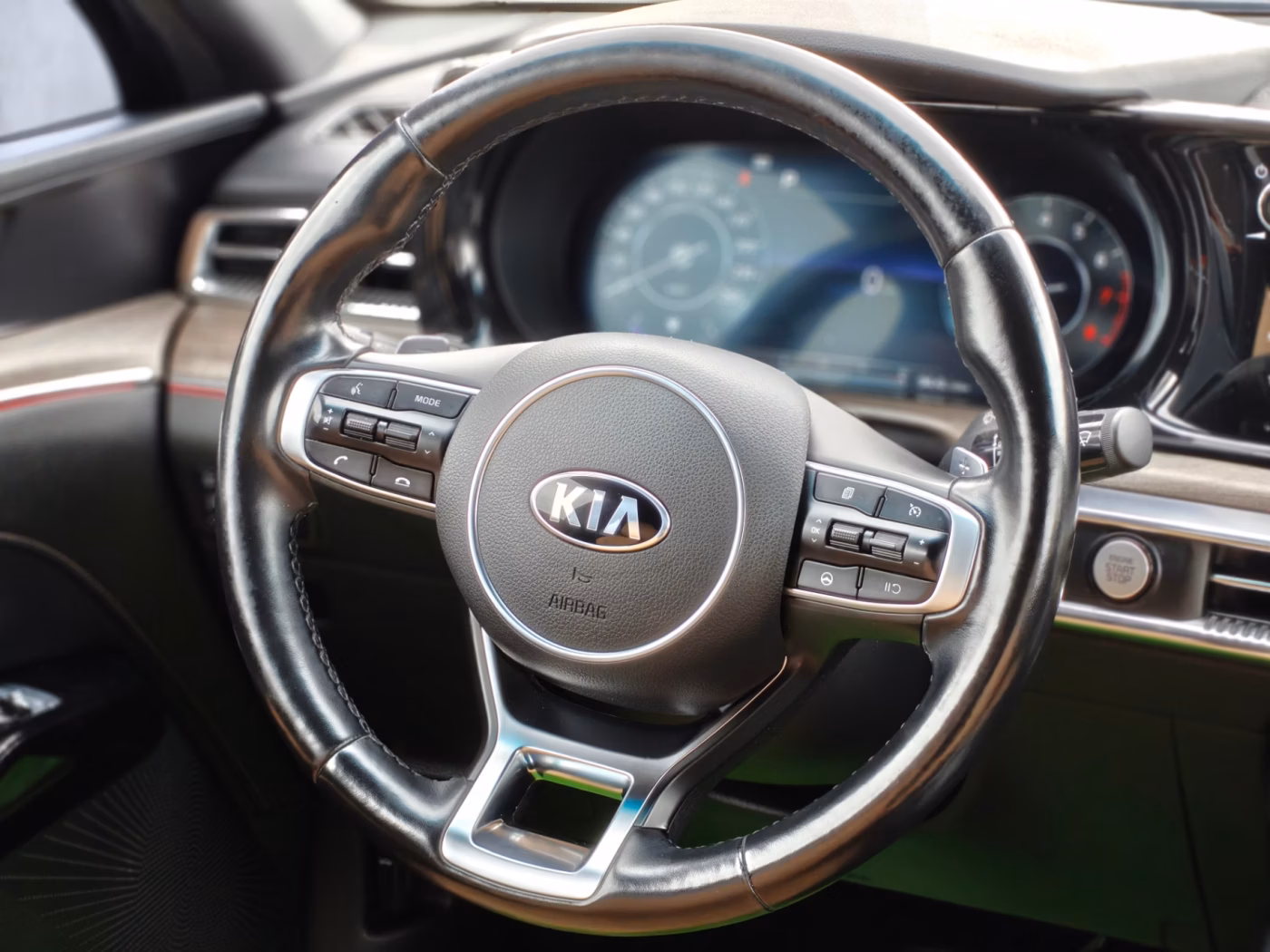 Kia K5 фото 8