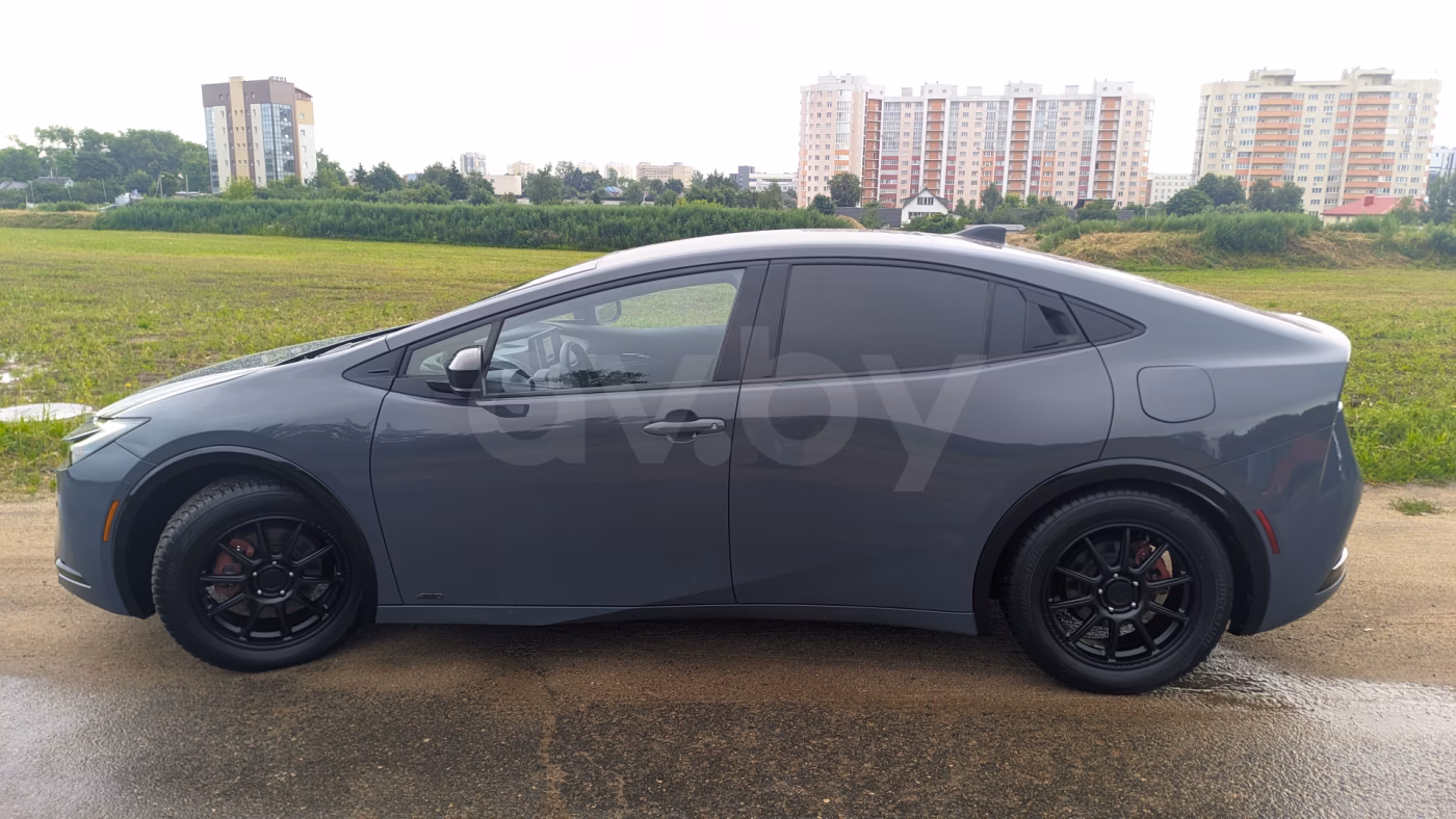 Toyota Prius фото 2