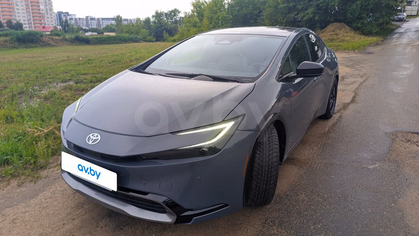 Toyota Prius фото 3