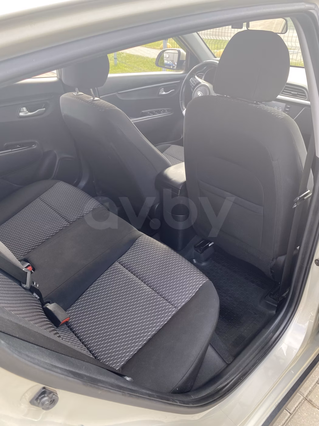 Kia Rio X (X-Line) фото 16