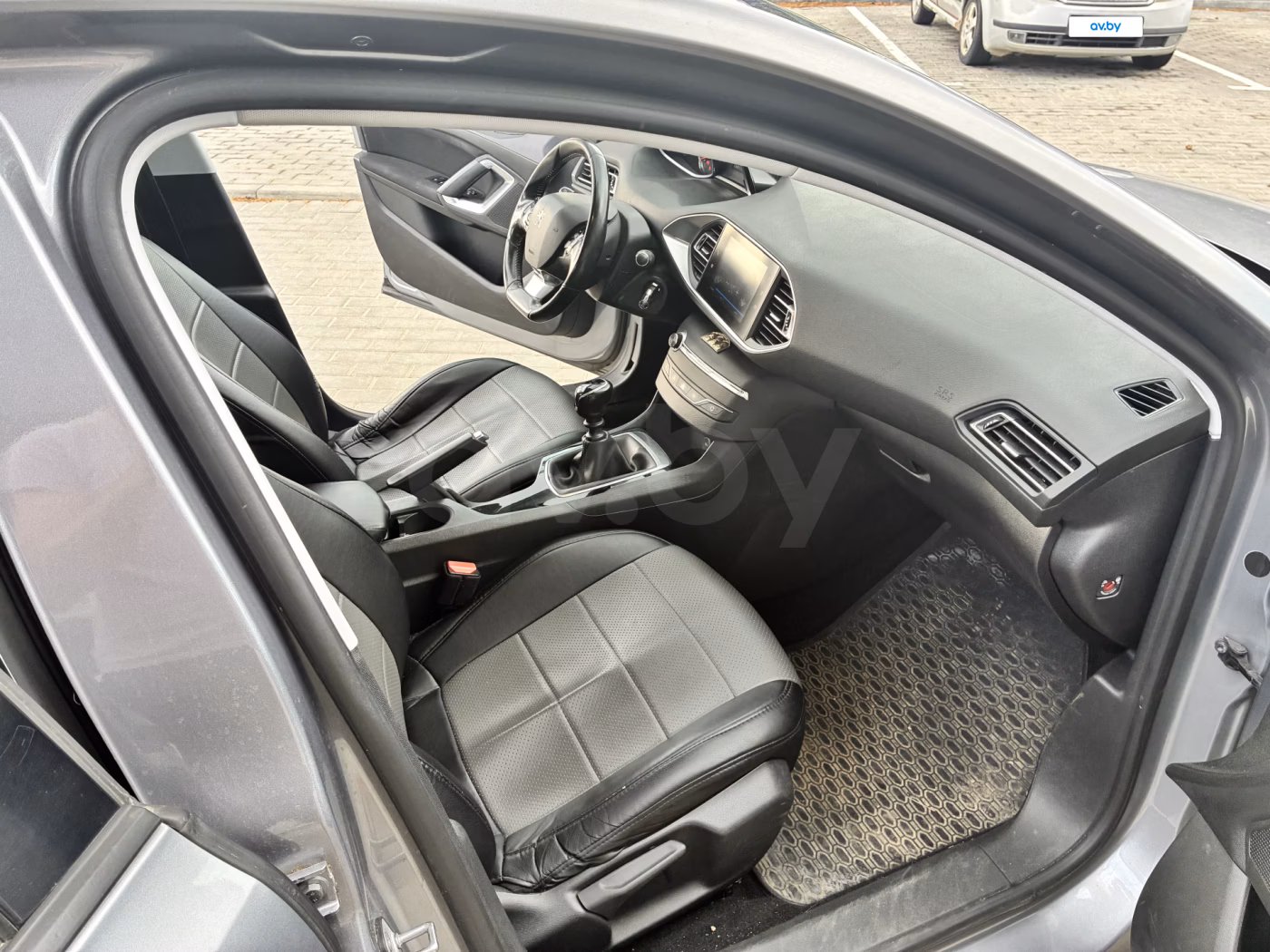 Peugeot 308 фото 9