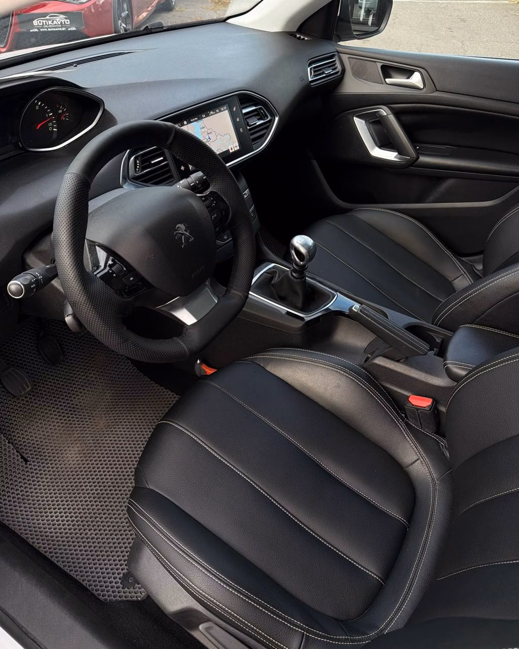 Peugeot 308 фото 10