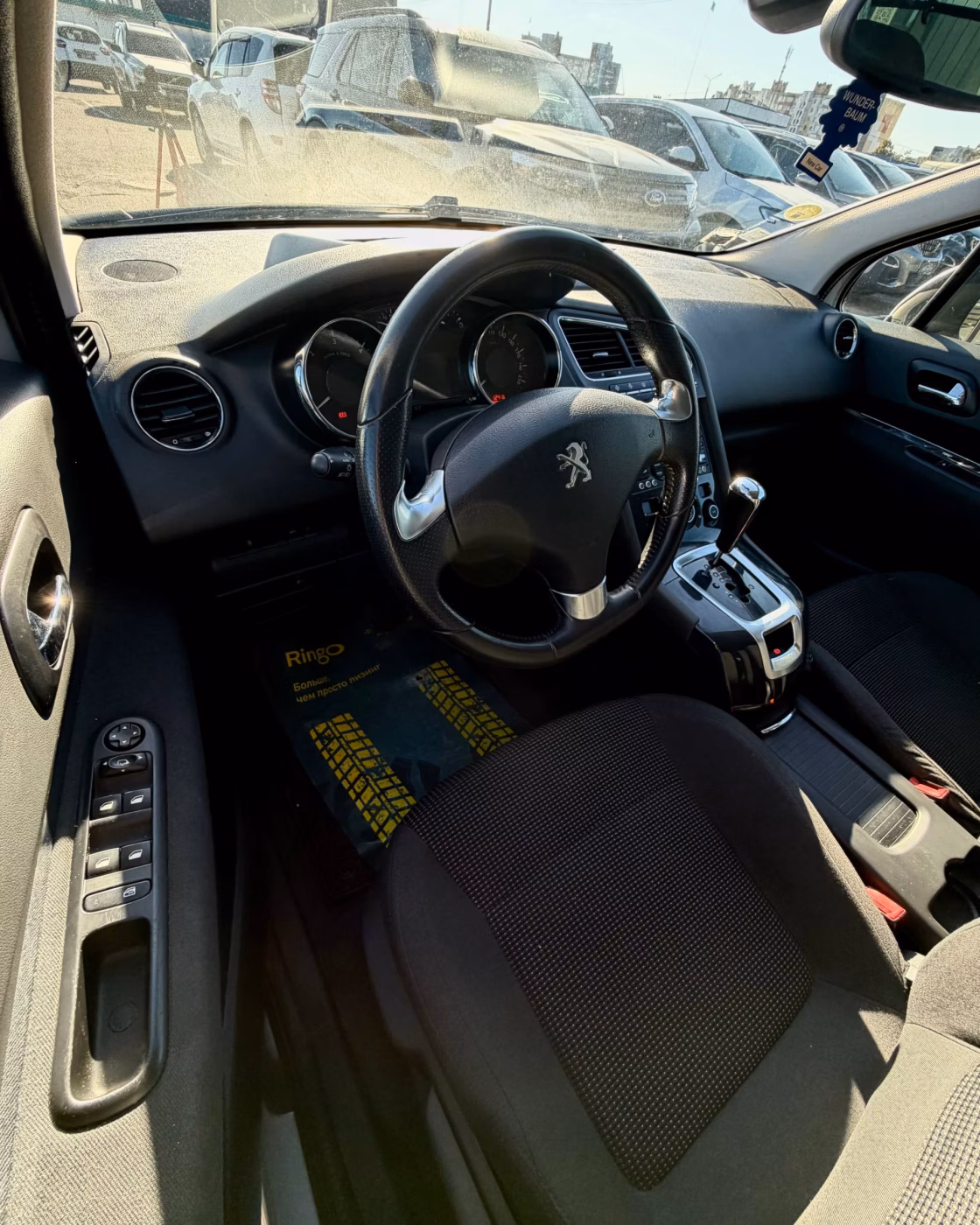 Peugeot 5008 фото 9