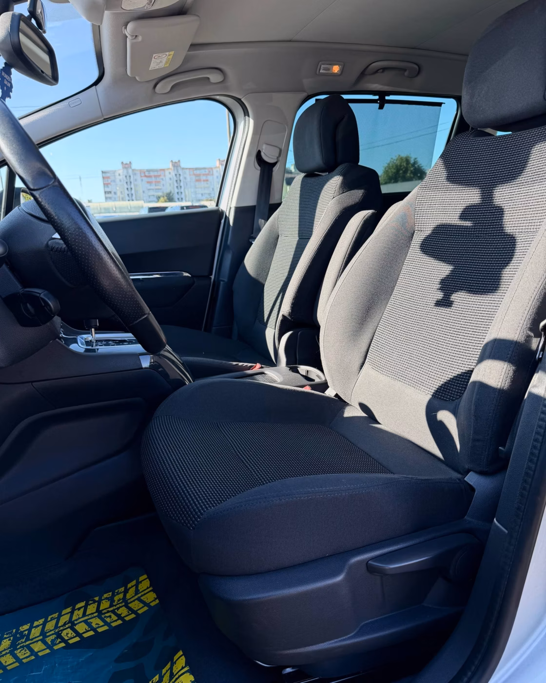 Peugeot 5008 фото 11