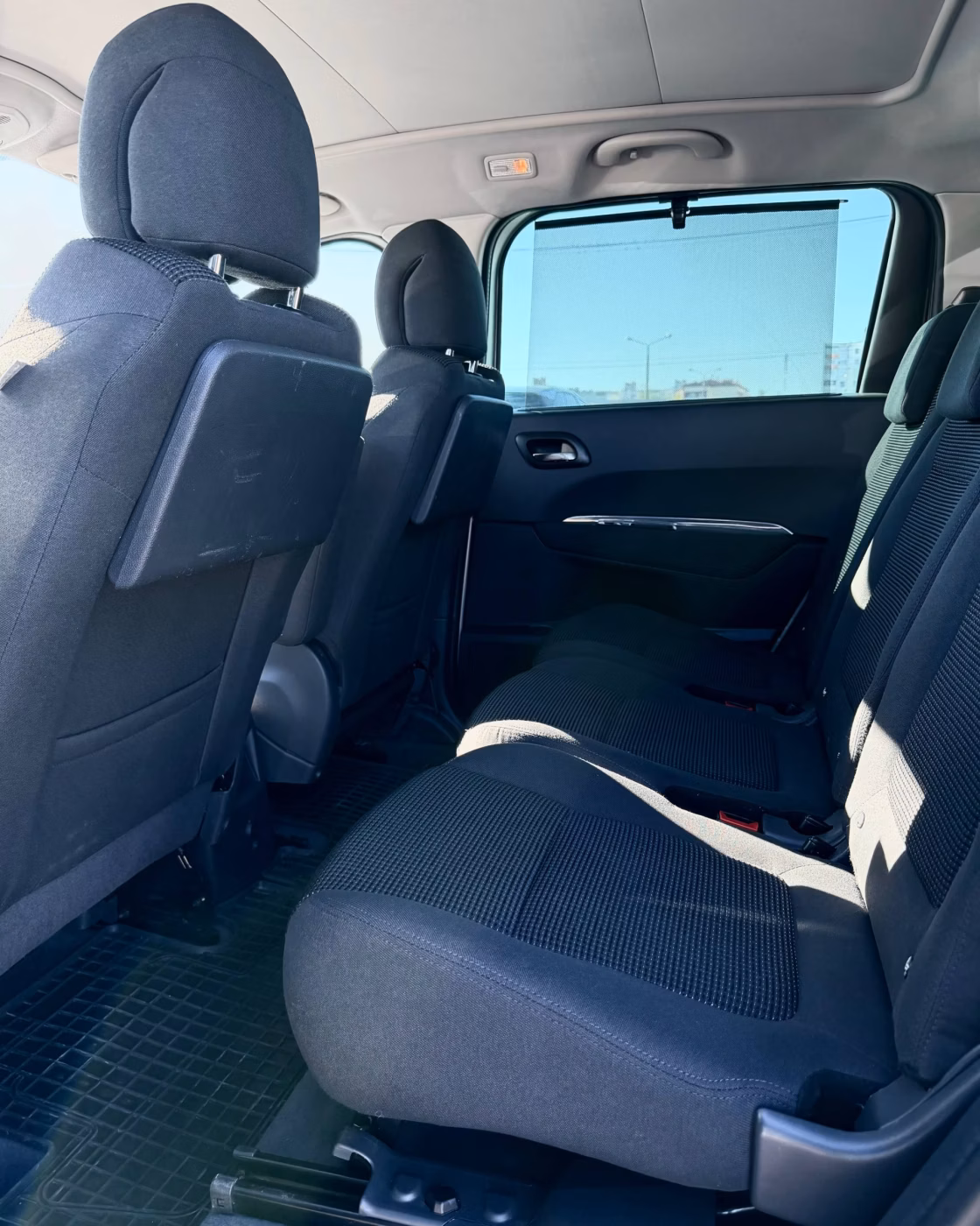 Peugeot 5008 фото 12