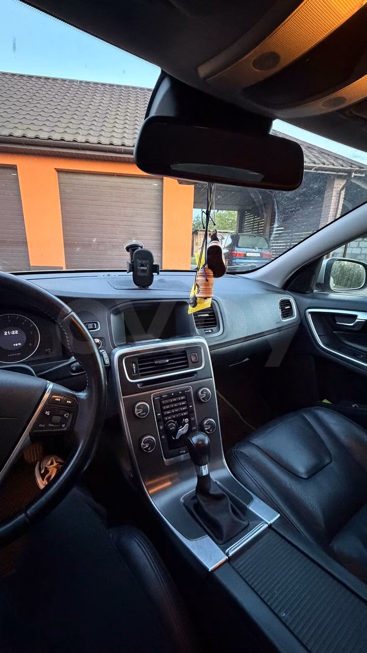 Volvo V60 фото 2