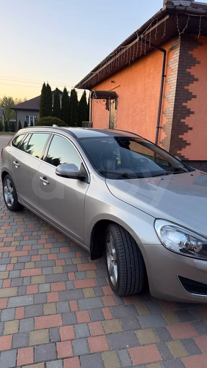 Volvo V60 фото 3
