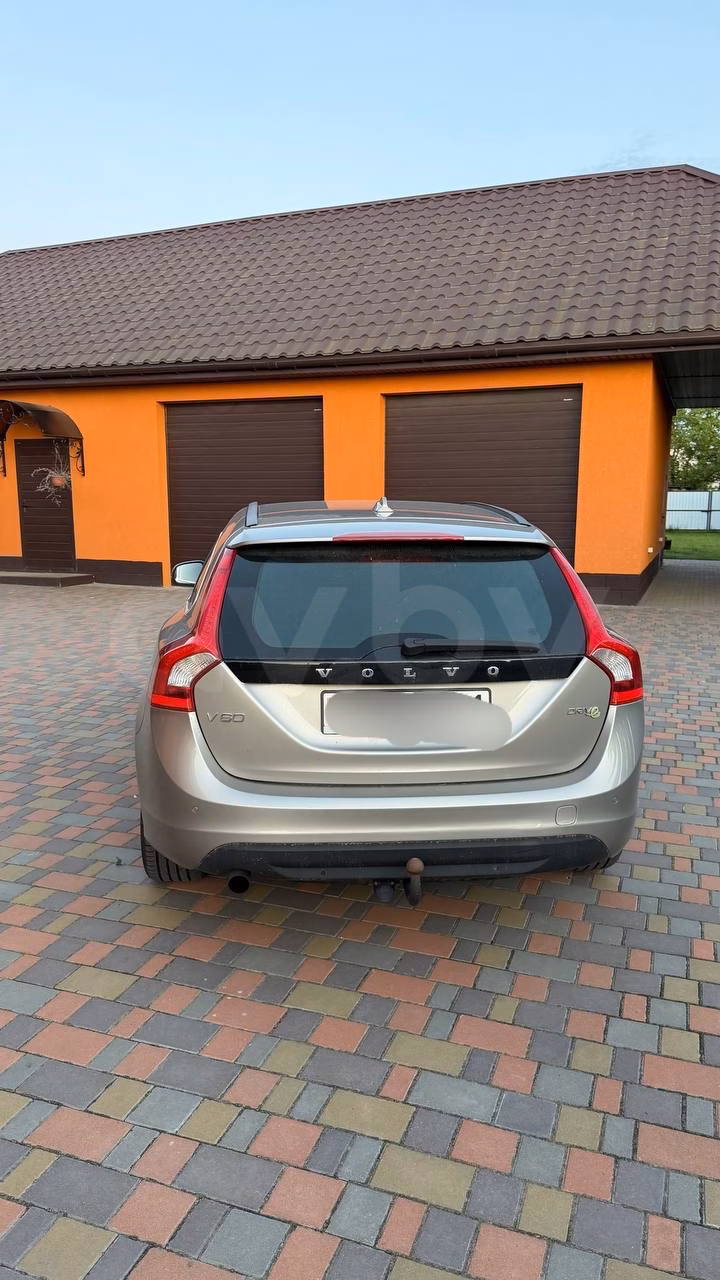 Volvo V60 фото 6