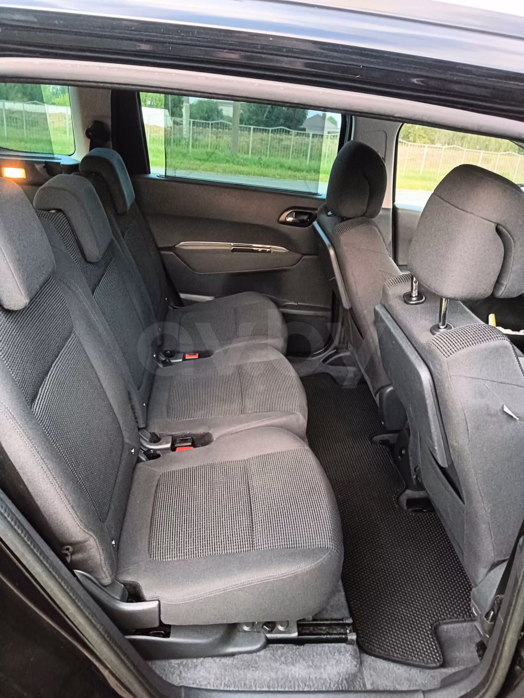 Peugeot 5008 фото 8