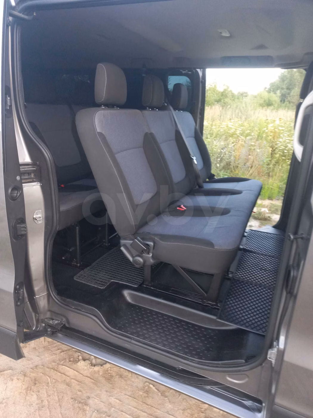 Opel Vivaro фото 10