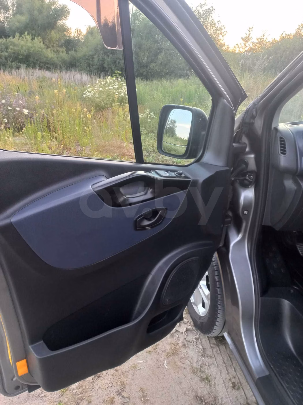 Opel Vivaro фото 15