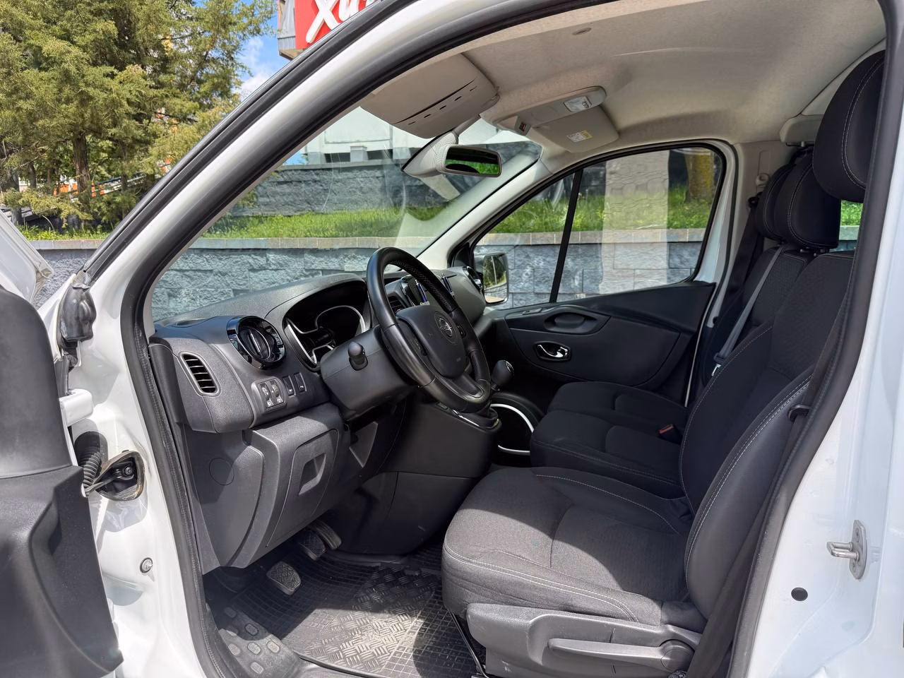 Opel Vivaro фото 13