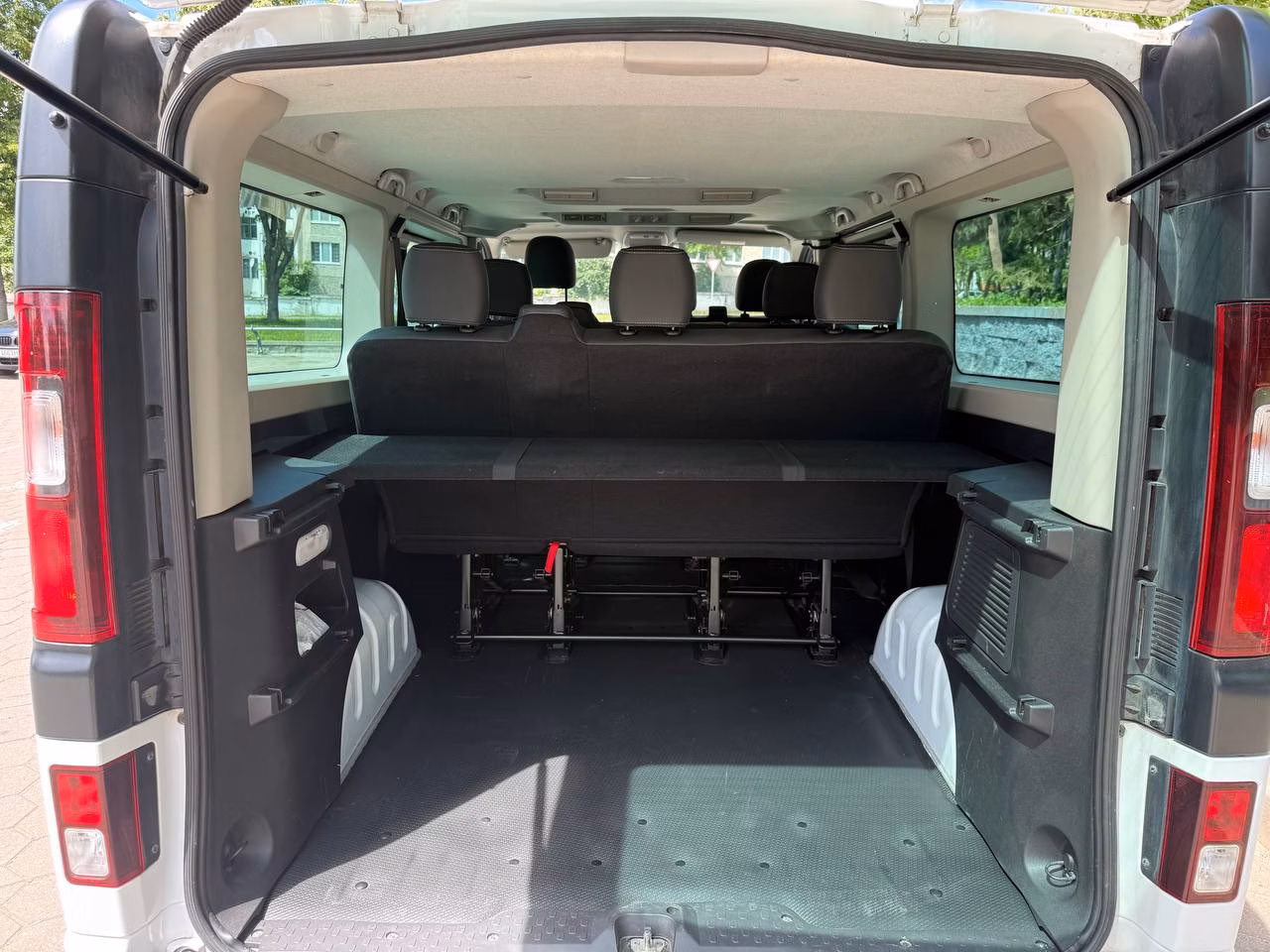 Opel Vivaro фото 9