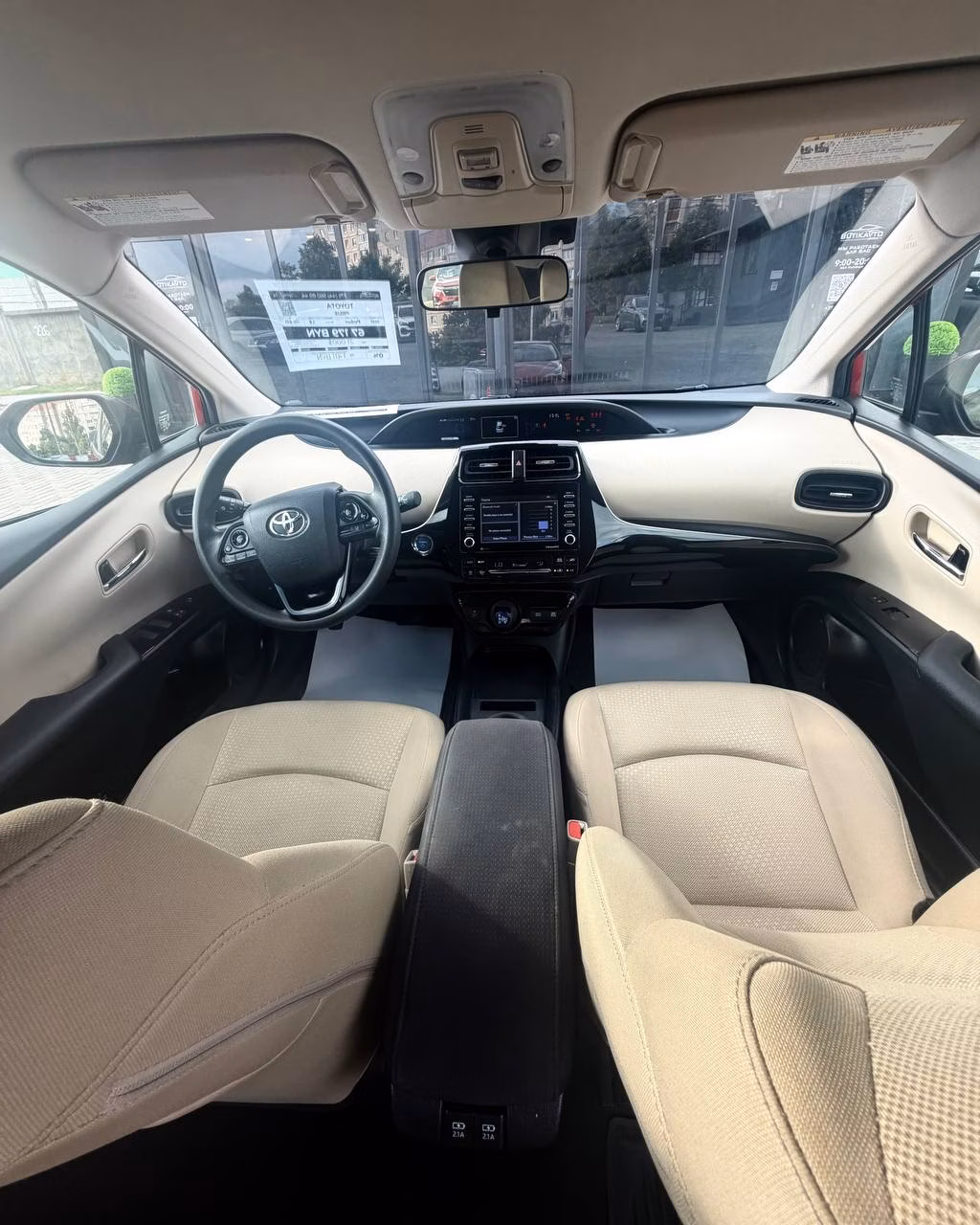 Toyota Prius фото 10