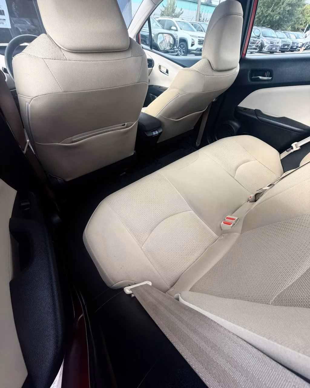 Toyota Prius фото 11