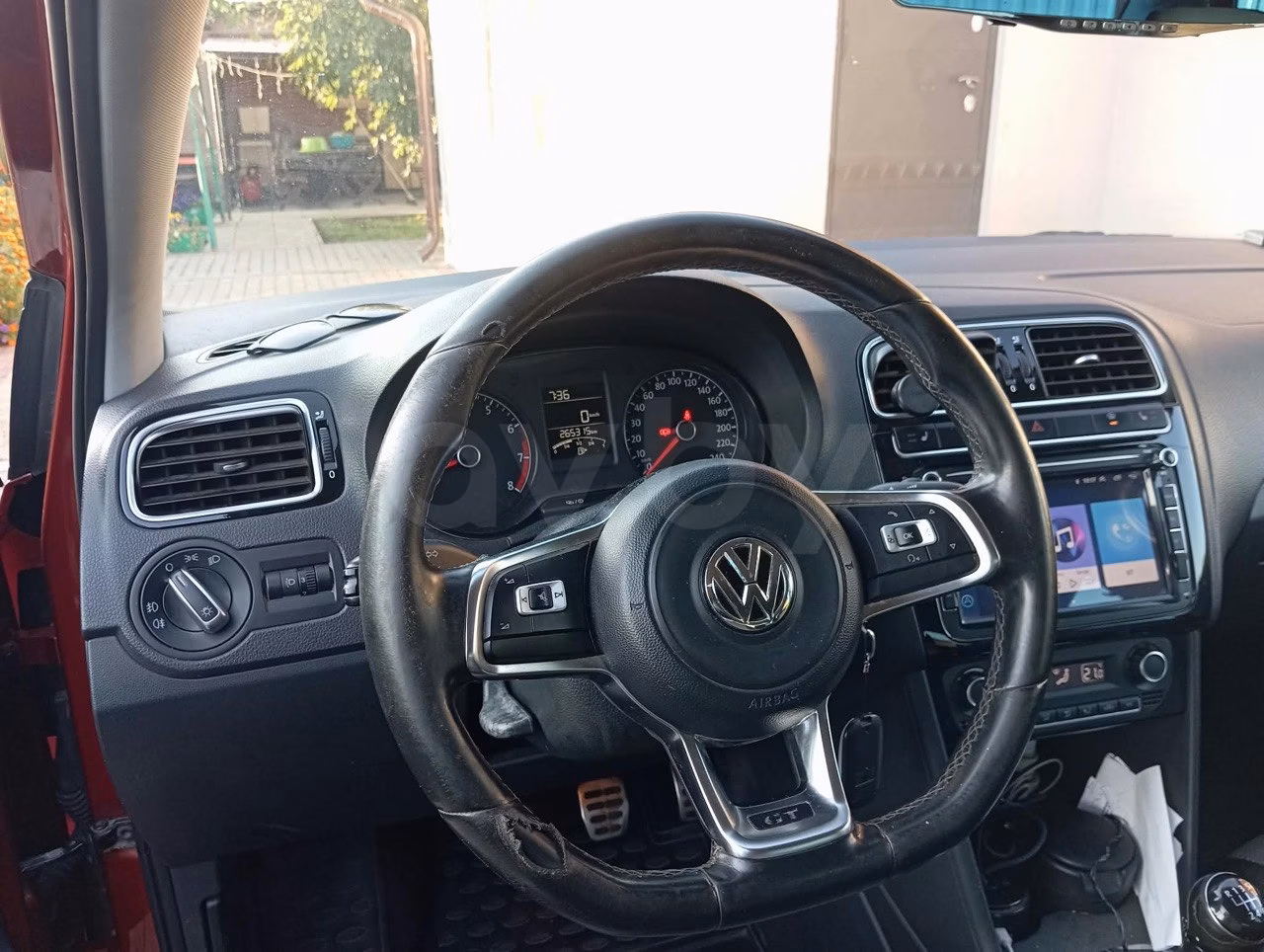 Volkswagen Polo Sedan фото 6