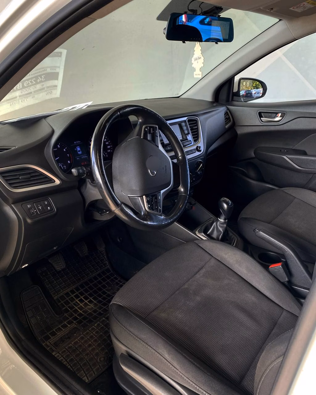 Hyundai Solaris фото 10