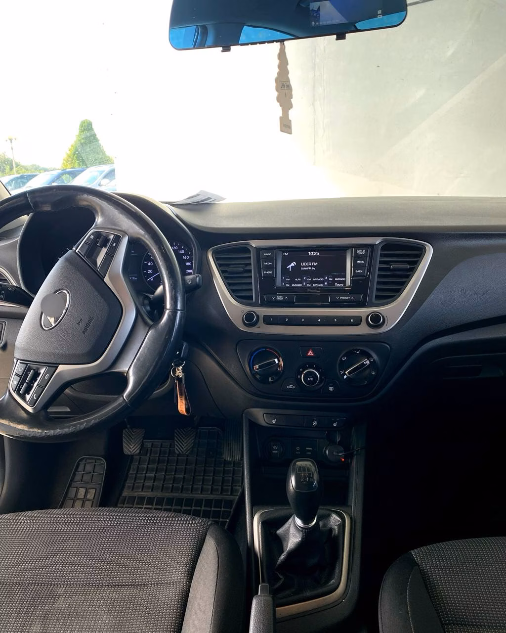 Hyundai Solaris фото 12