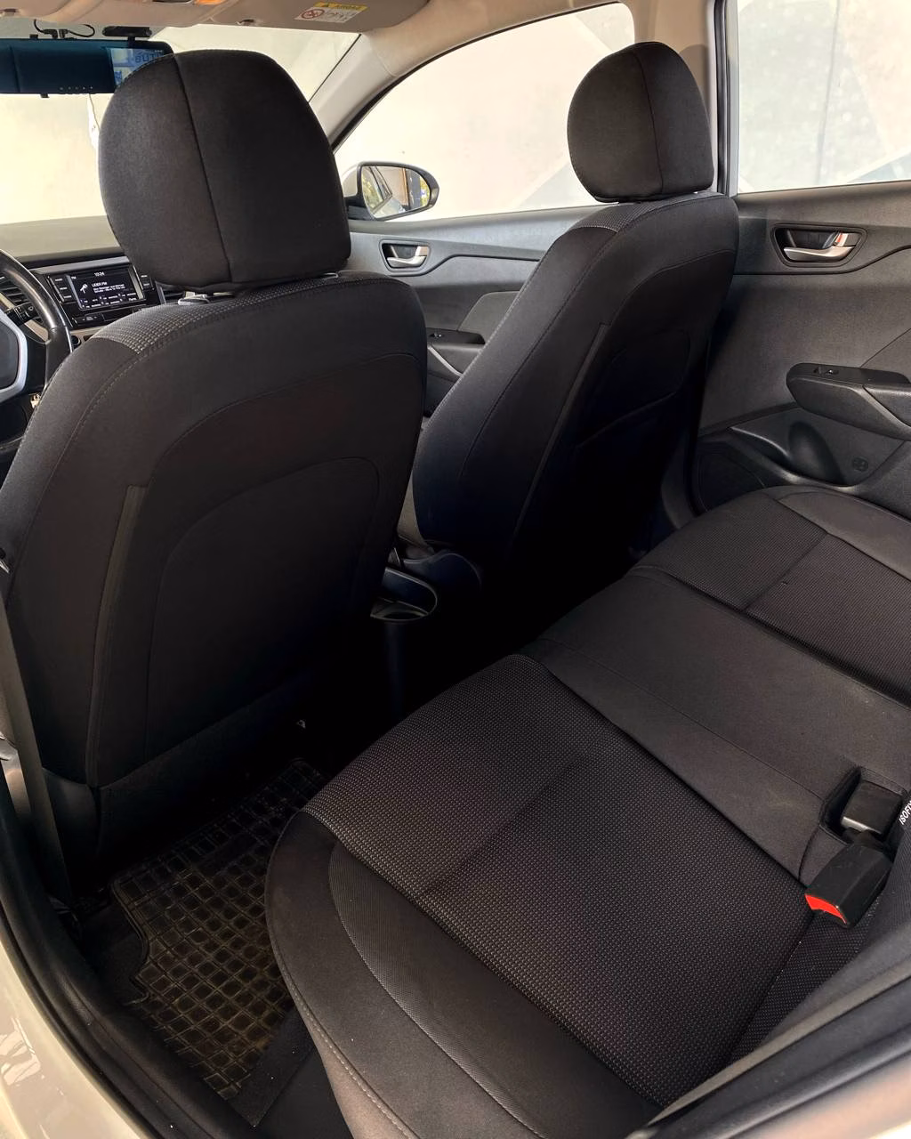 Hyundai Solaris фото 13