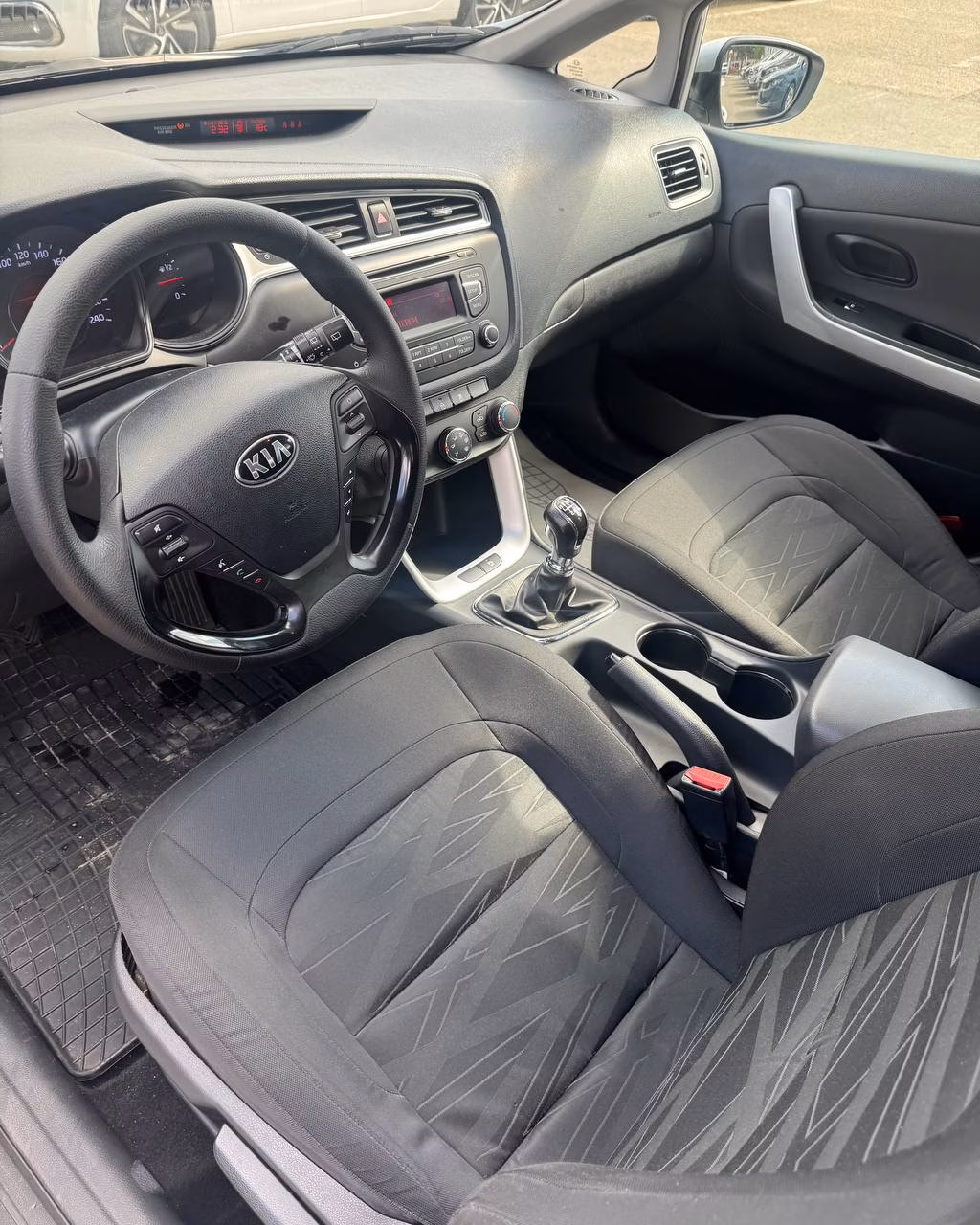 Kia Cee'd фото 10