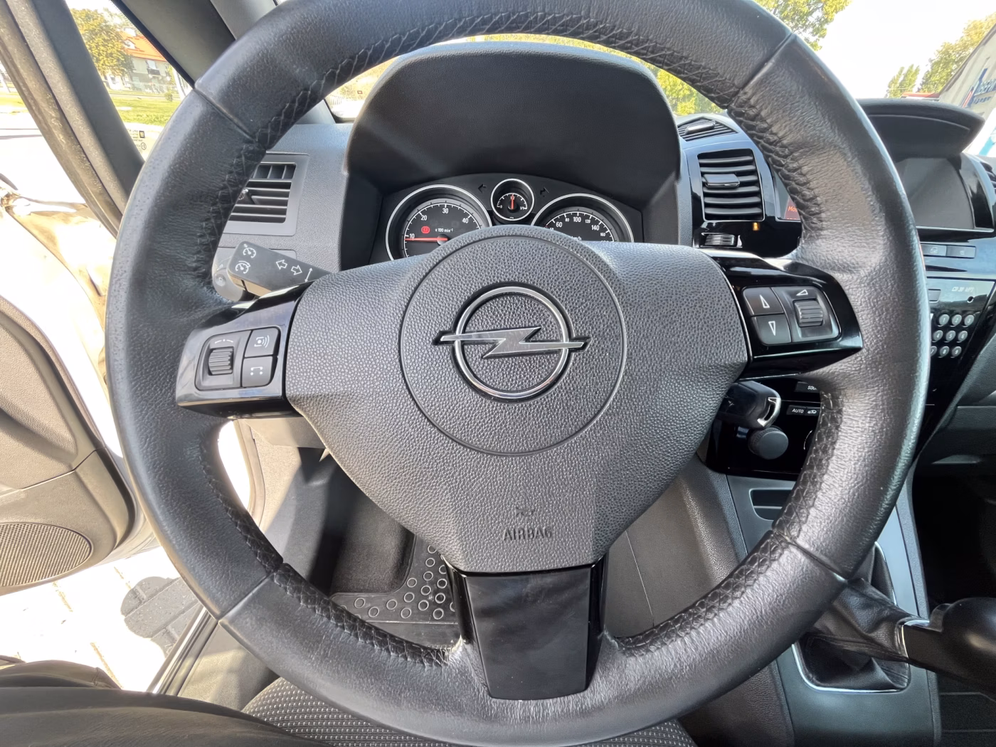 Opel Zafira фото 23