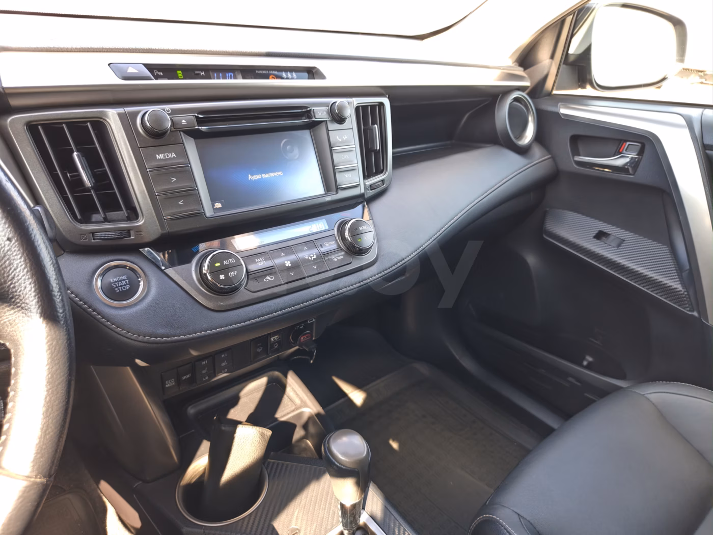 Toyota RAV4 фото 10