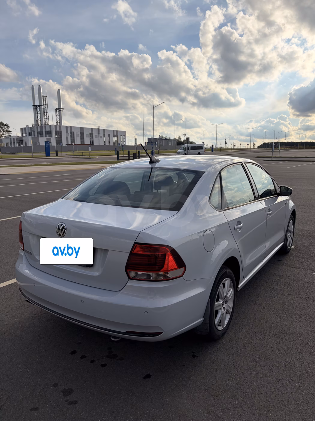 Volkswagen Polo Sedan фото 6