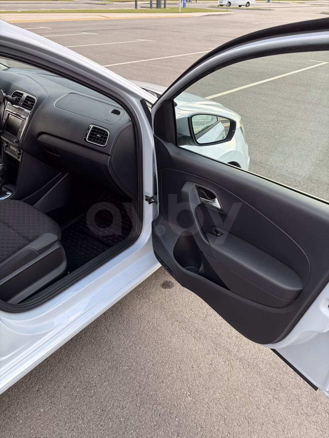 Volkswagen Polo Sedan фото 15