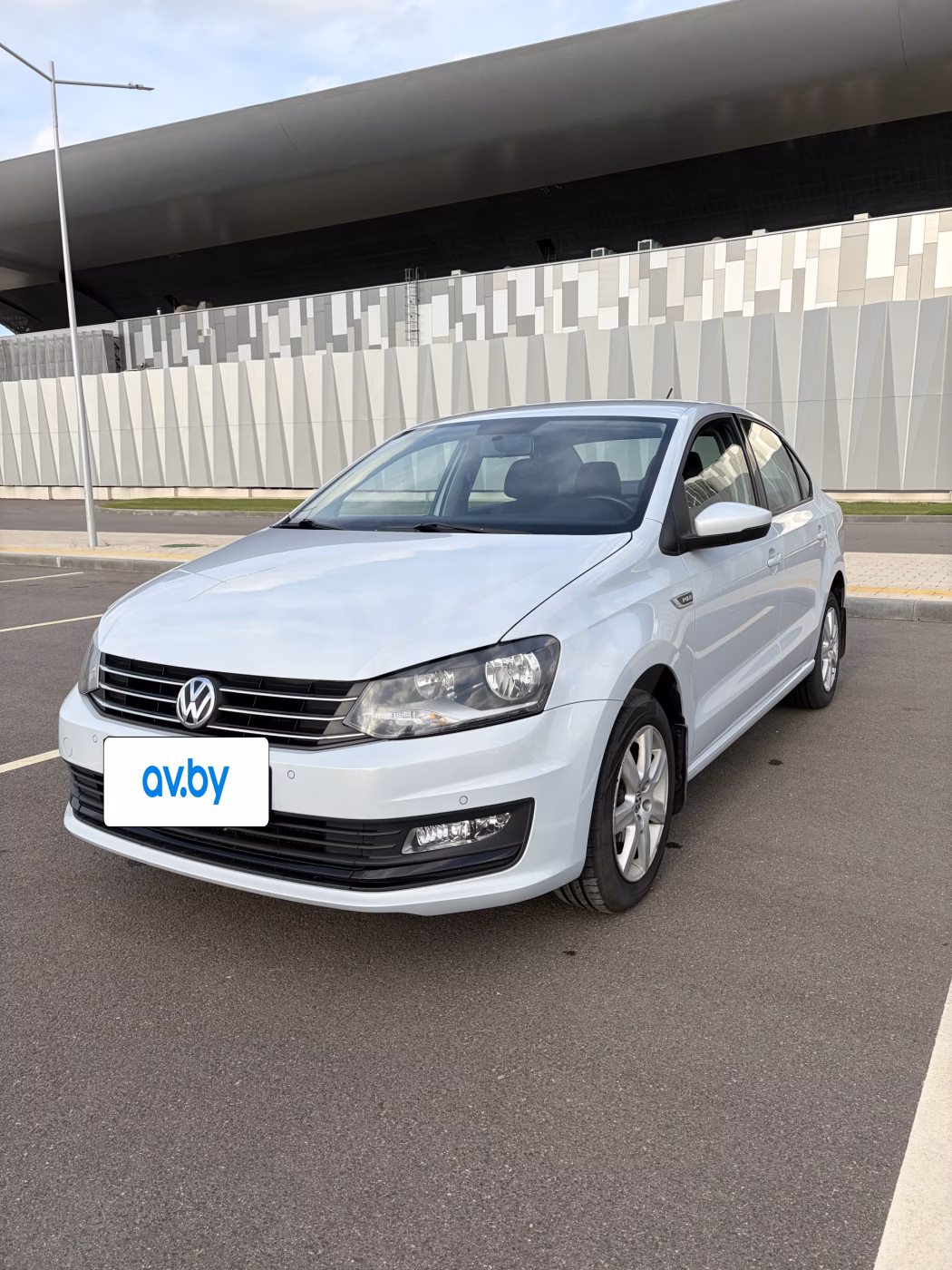 Volkswagen Polo Sedan фото 2