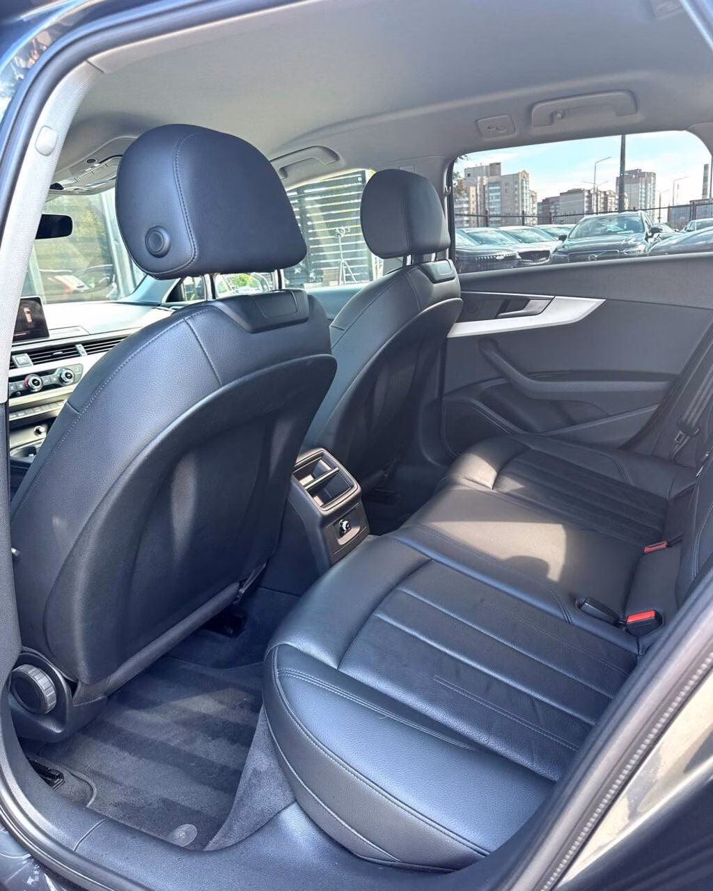 Audi A4 фото 12