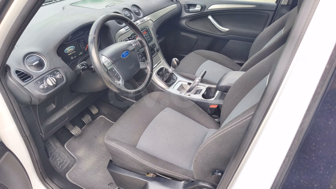 Ford Galaxy фото 8