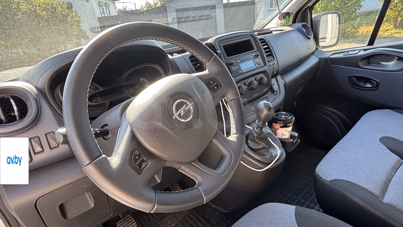Opel Vivaro фото 12