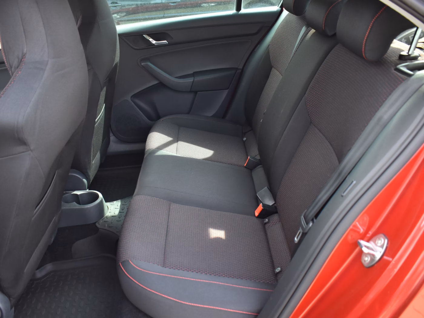 Skoda Rapid фото 10