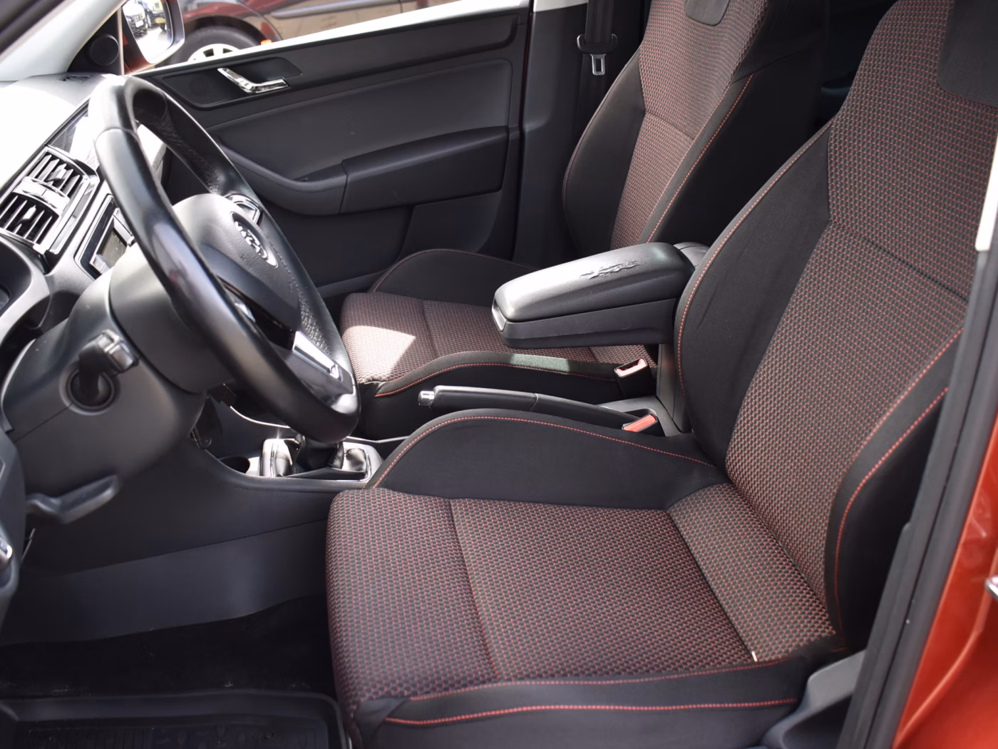 Skoda Rapid фото 9