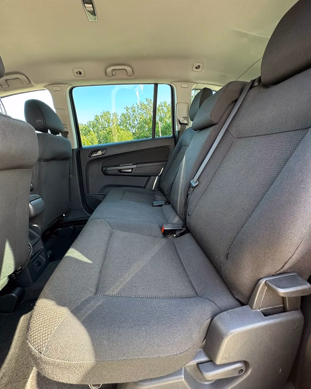 Opel Zafira фото 8