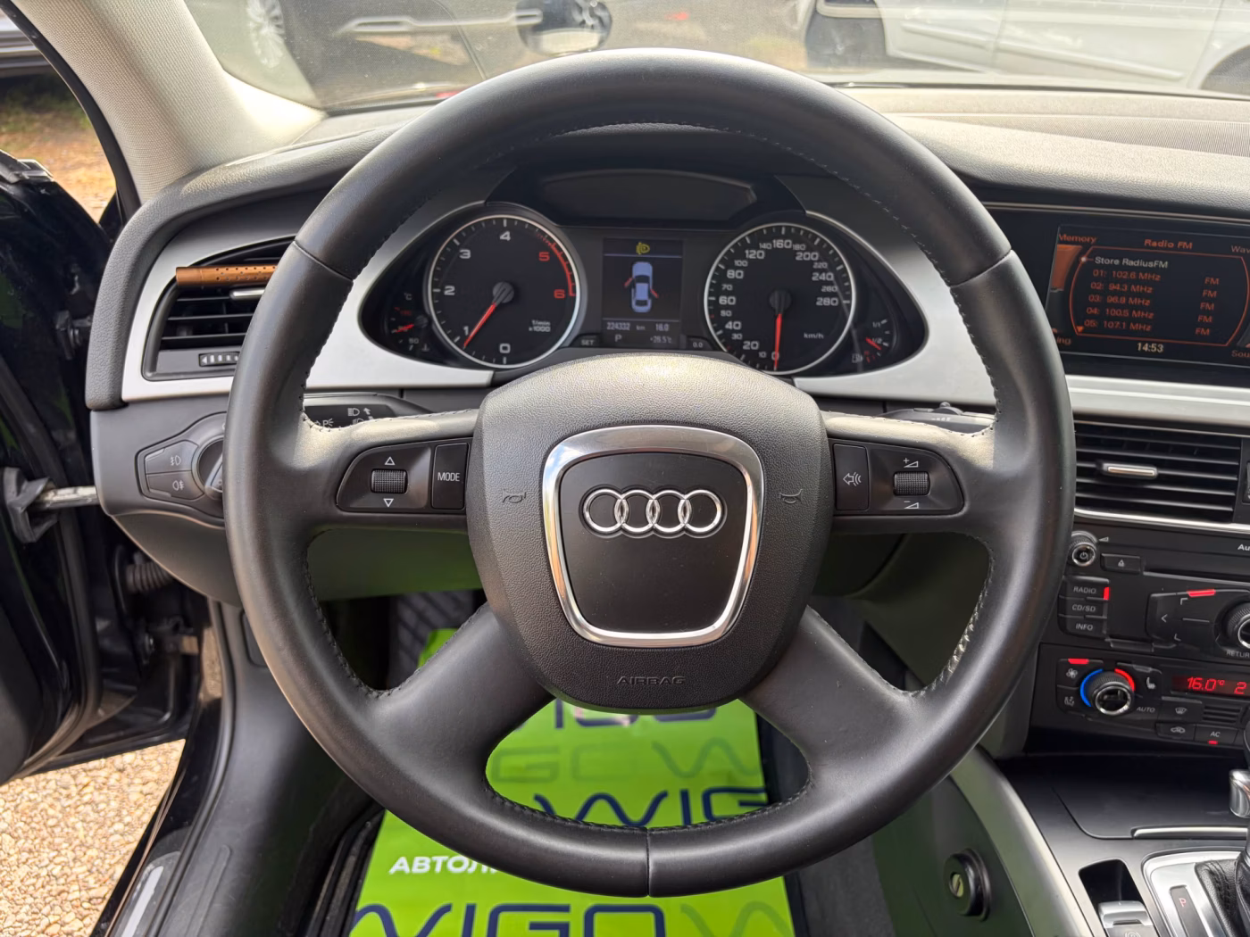Audi A4 фото 10
