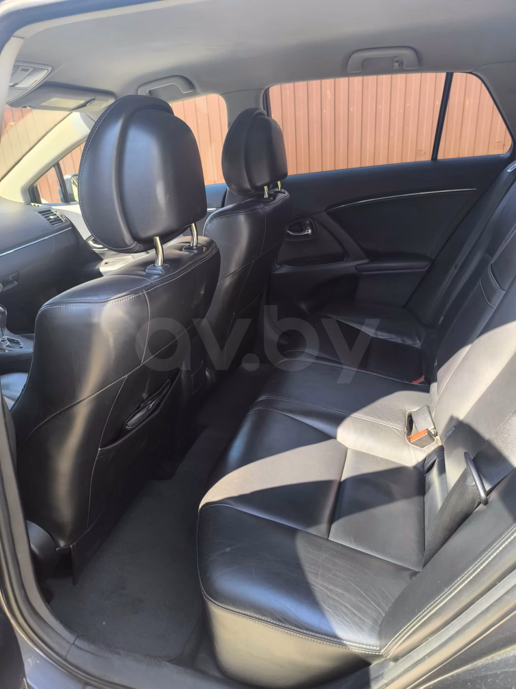 Toyota Avensis фото 14