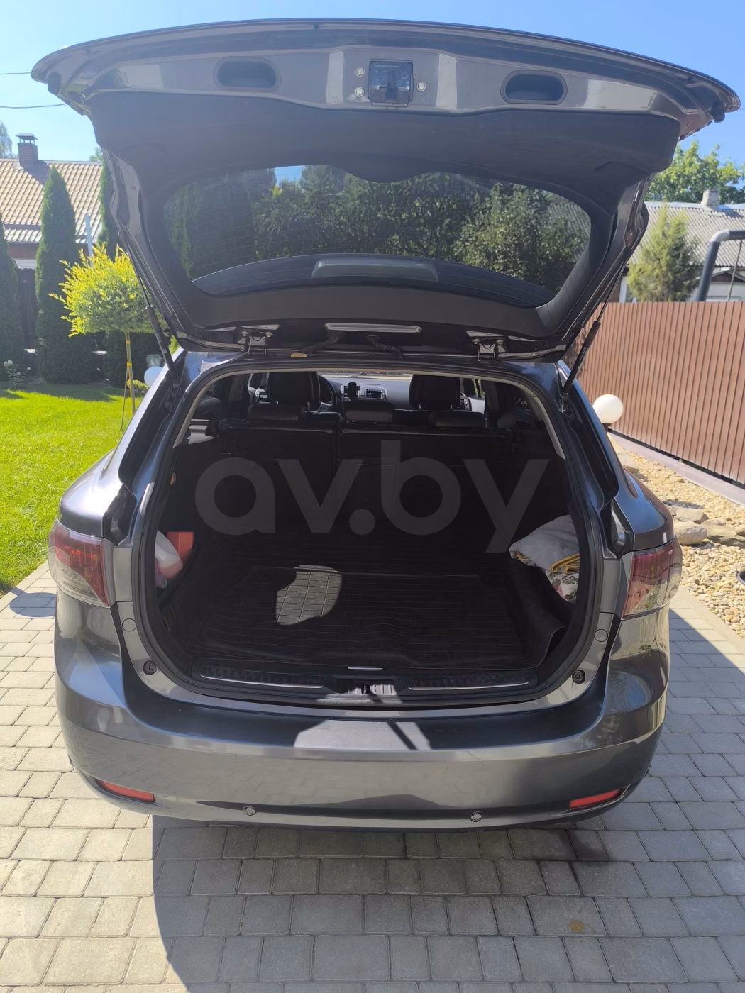 Toyota Avensis фото 13