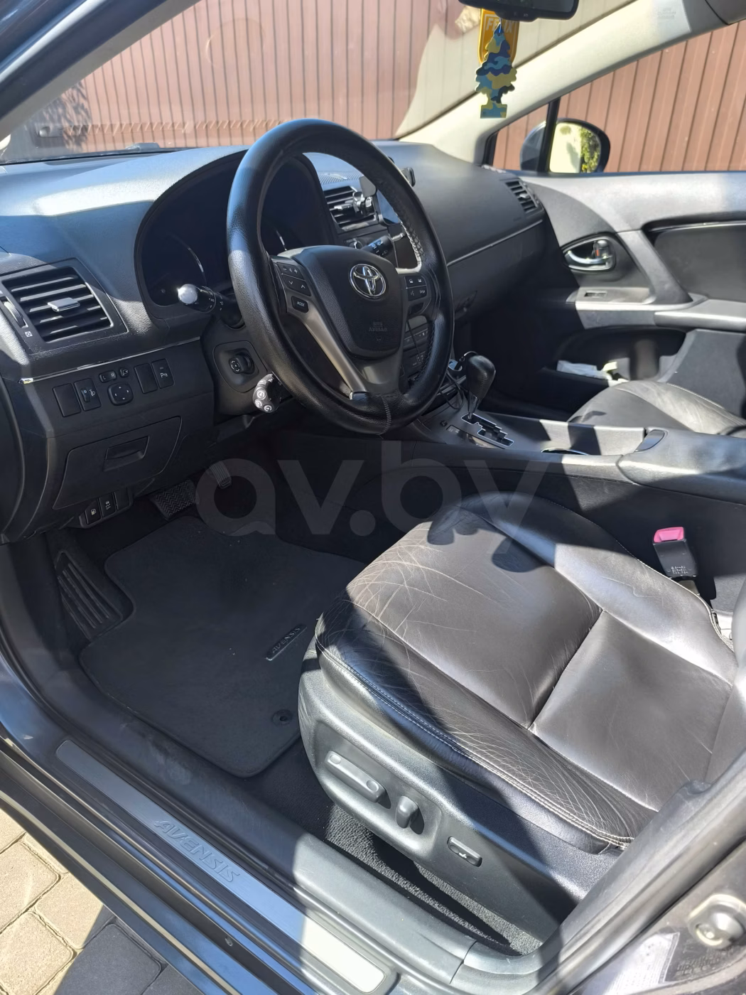 Toyota Avensis фото 15