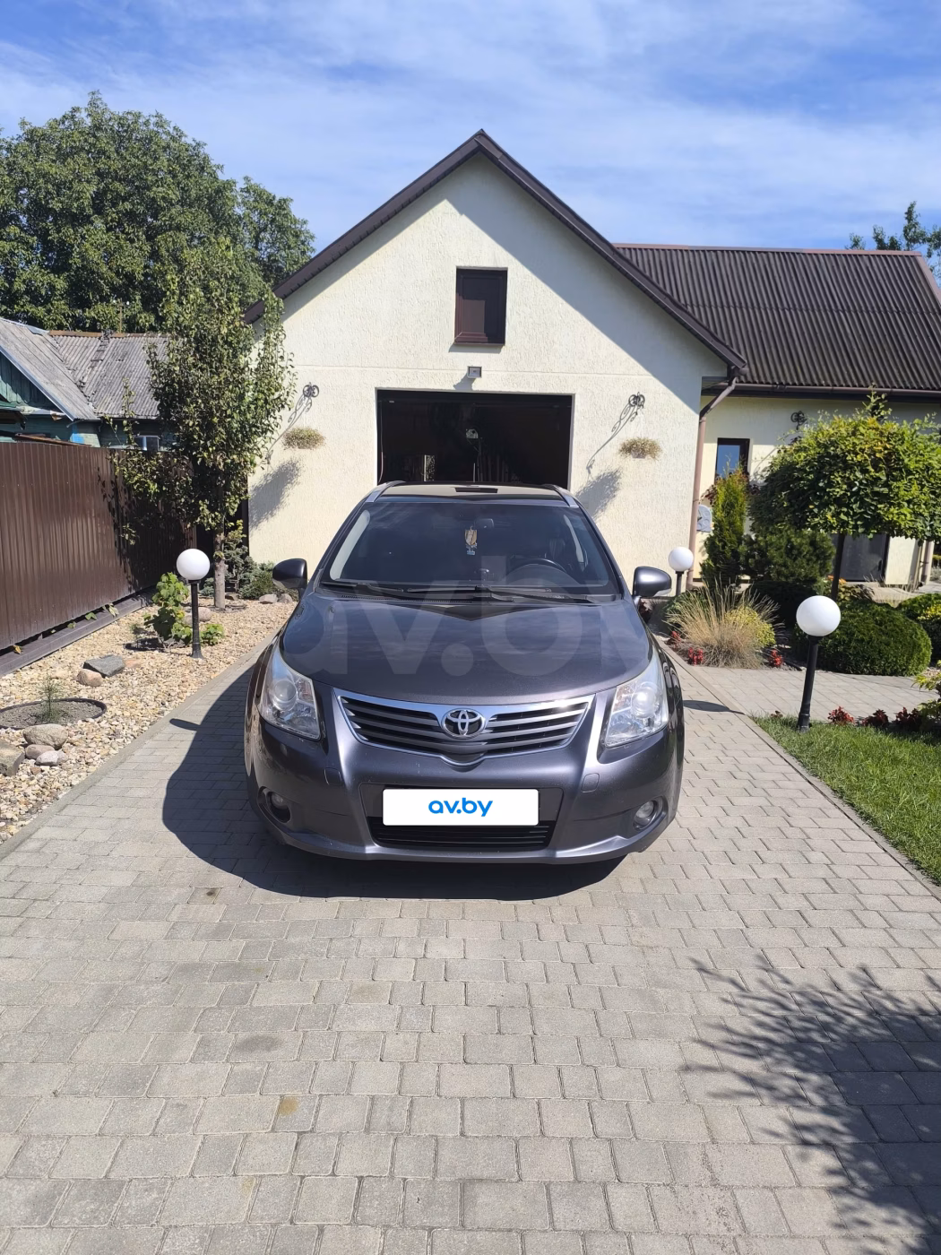 Toyota Avensis фото 3