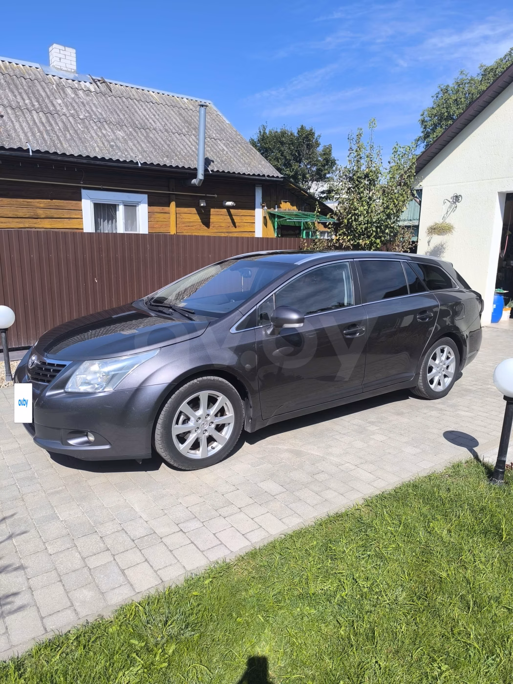 Toyota Avensis фото 2