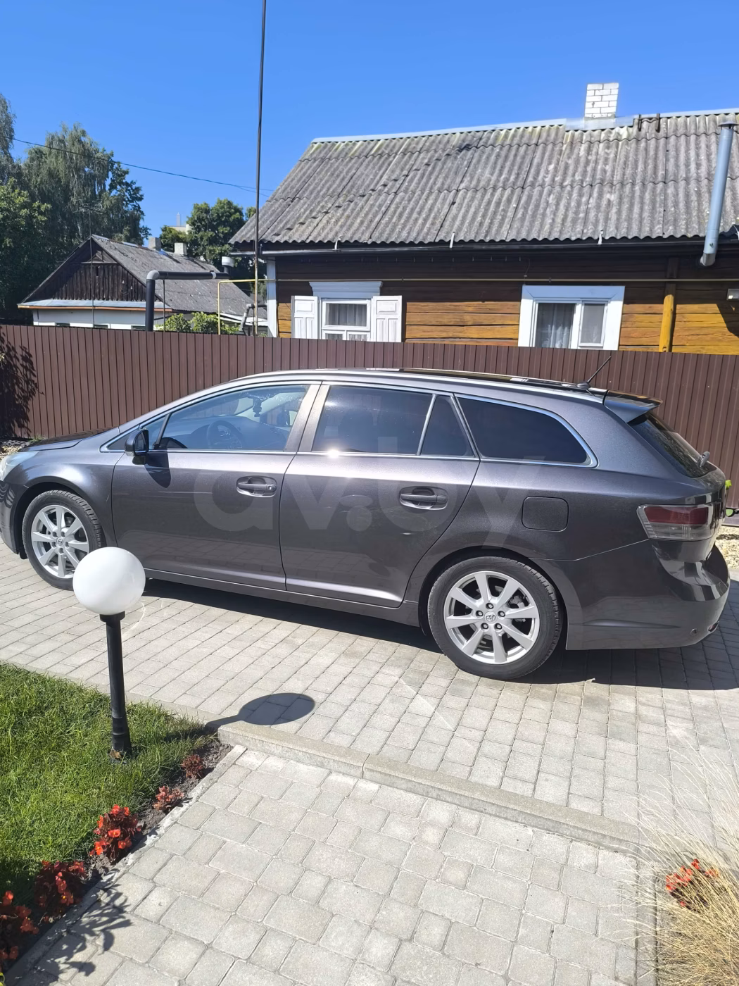 Toyota Avensis фото 5
