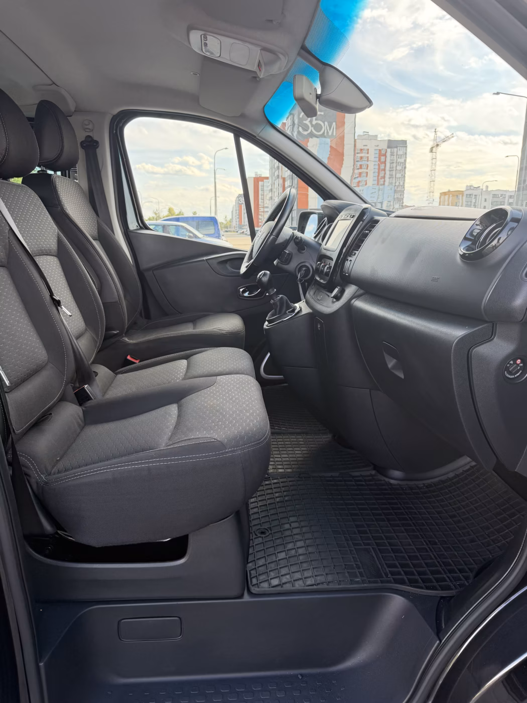 Opel Vivaro фото 10